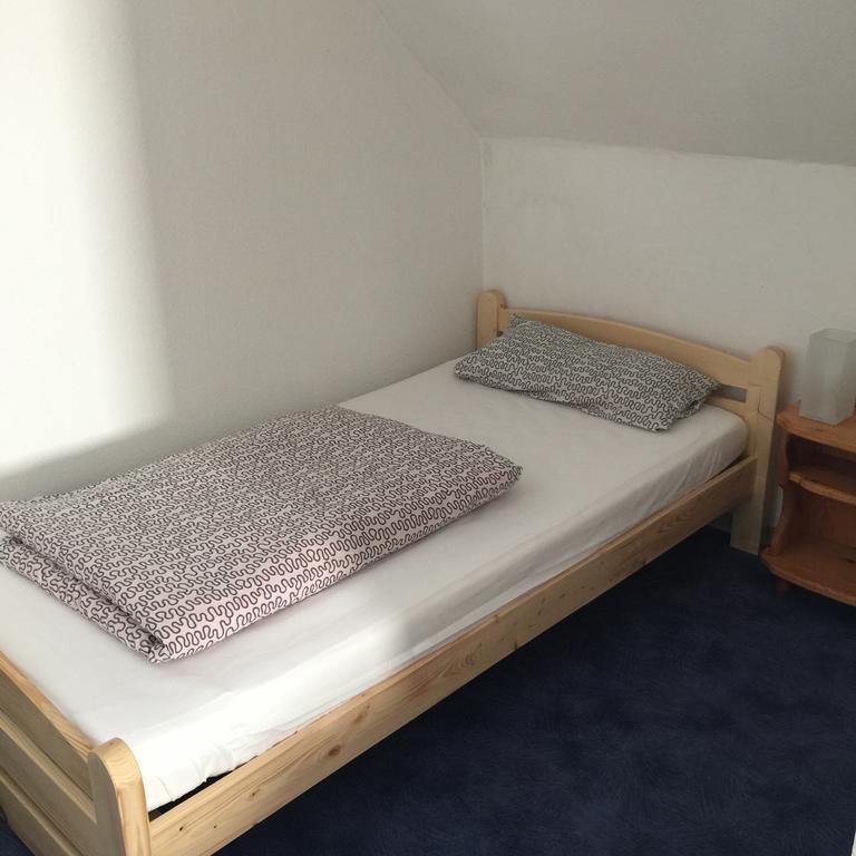 Apartment Hope Inn Gross-Zimmern Phòng bức ảnh